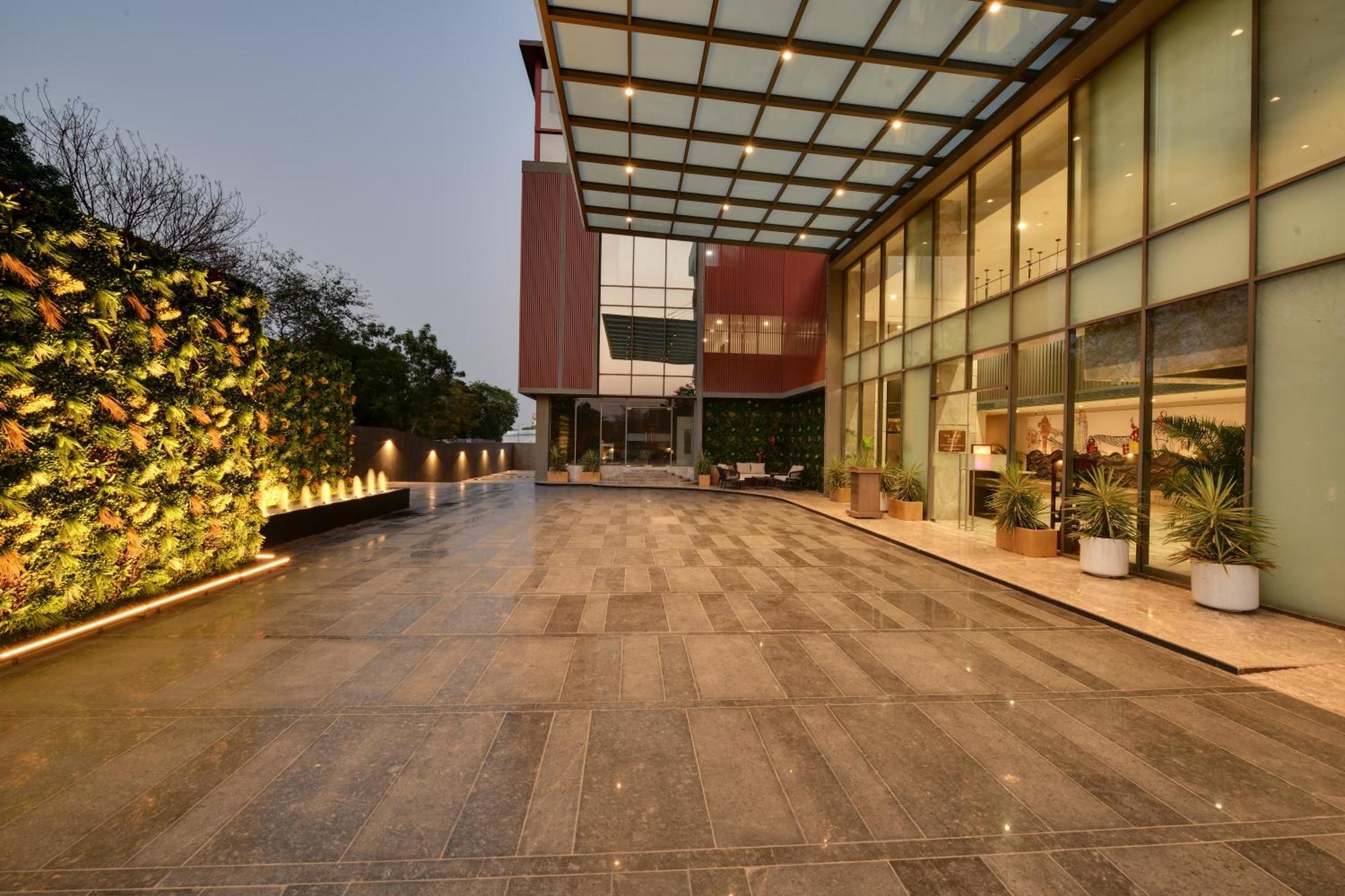 The Fern Residency, Gandhinagar Hotel Bagian luar foto